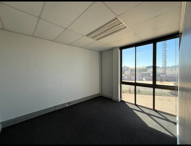 519M² WAREHOUSE TO LET IN STIKLAND INDUSTRIAL